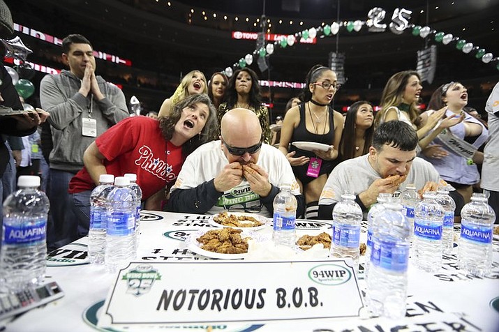 notorious b o b downs 409 wings to reign at wing bowl the daily