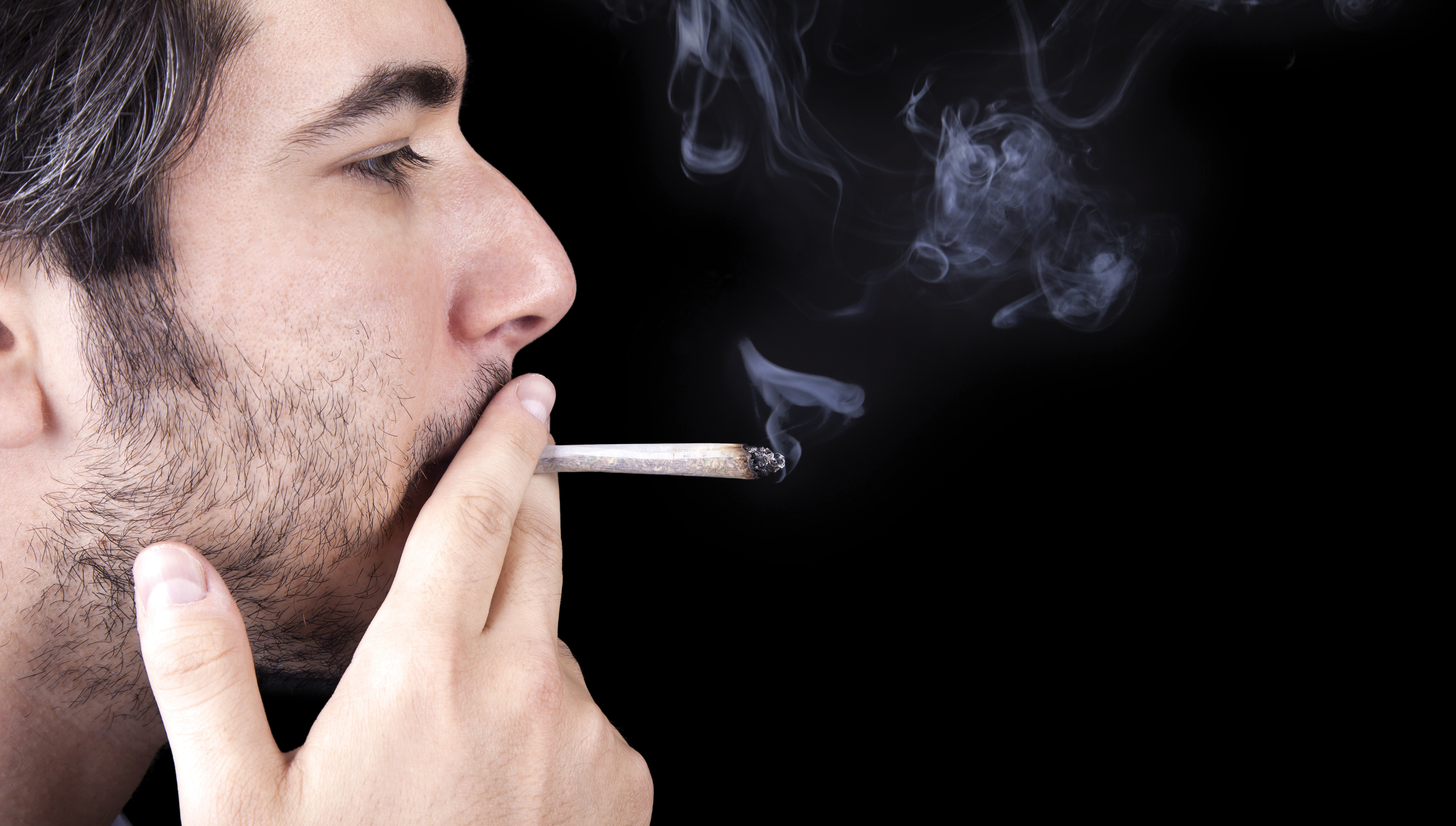 Почему мужчины курят. Мужчина курит. Человек с сигаретой.