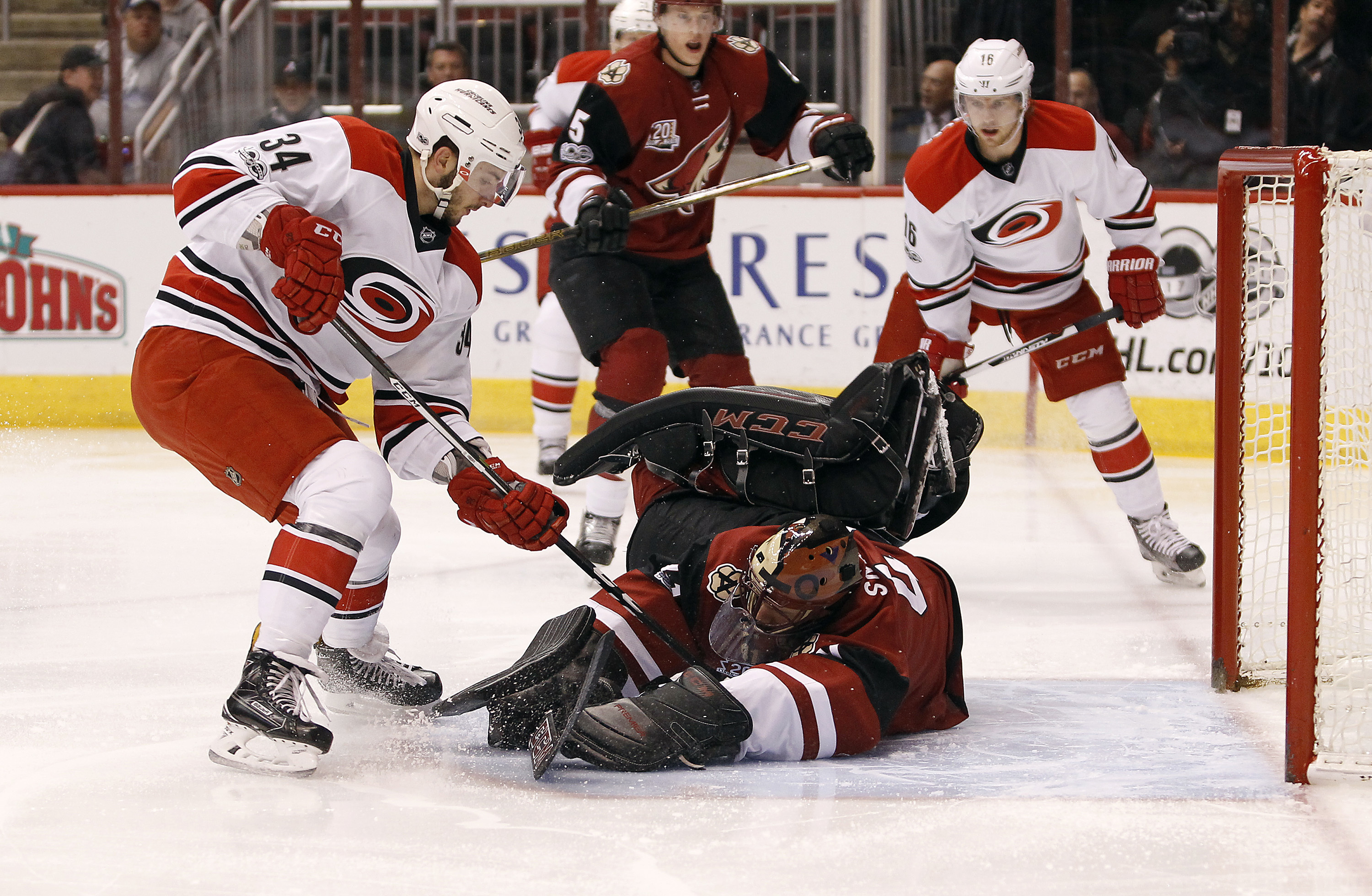 Аризона хоккейный. Adam Zlnka Arizona Coyotes. Аризона Койотс фото команды. Хоккейный клуб Аризона Койотис общее фото. Arizona Coyotes logo alternative.