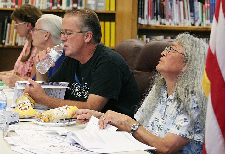 Camp Verde Unified School District’s governing board discusses options for the 2017-2018 school calendar at its Tuesday meeting. The governing board voted 3-to-2 to approve a 151-day school calendar with a start date of Aug. 7. The board also voted 3-to-2 to continue with a four-day school week through the 2022-2023 school year. (VVN/Bill Helm)
