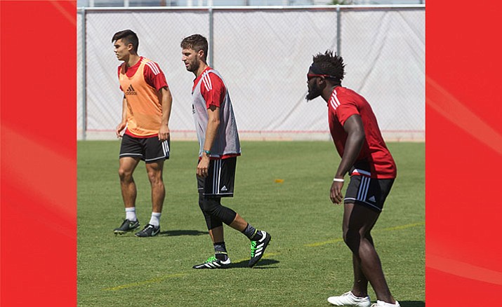 Blair Gavin (center) tracks the play at Phoenix Rising FC practice at the team’s training complex in Scottsdale. (Photo by John Arlia/Cronkite News)