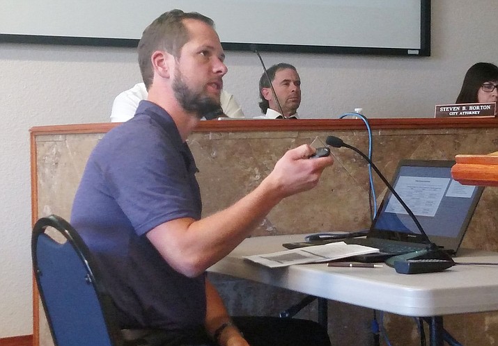 Water consultant Martin Weeden of Entellis Engineering presents a report to the Cottonwood City Council Tuesday that outlines the future water system needs for the city and Verde Village. Those improvements, he said, will cost about $27 million. VVN/Dan Engler