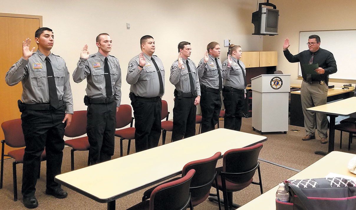 Mcso Graduates 6 As Detention Officers Kingman Daily Miner Kingman Az