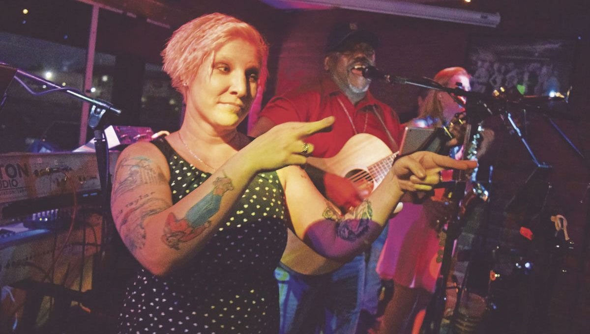 Havasu woman joins band to reach hearing-impaired fans | Kingman Daily ...