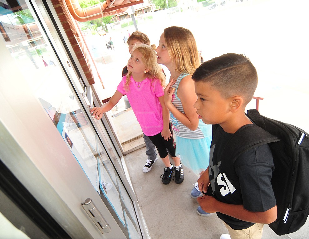 Adrienna Heffner, Ayla Hannah and Dare Rodriguez look at whose in their class at Lincoln School as students began the 2017-18 school year Thursday, August 2 in Prescott. (Les Stukenberg/Courier)