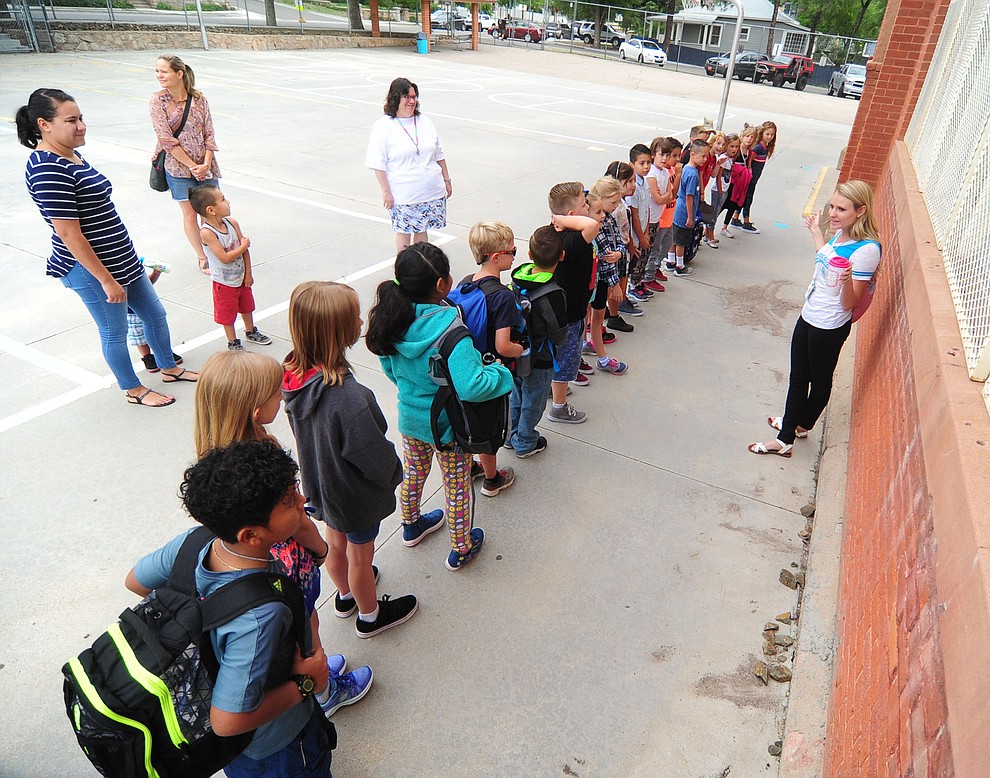 Third grade teacher Ashley Page gives her students instructions at Lincoln School as students began the 2017-18 school year Thursday, August 2 in Prescott. (Les Stukenberg/Courier)