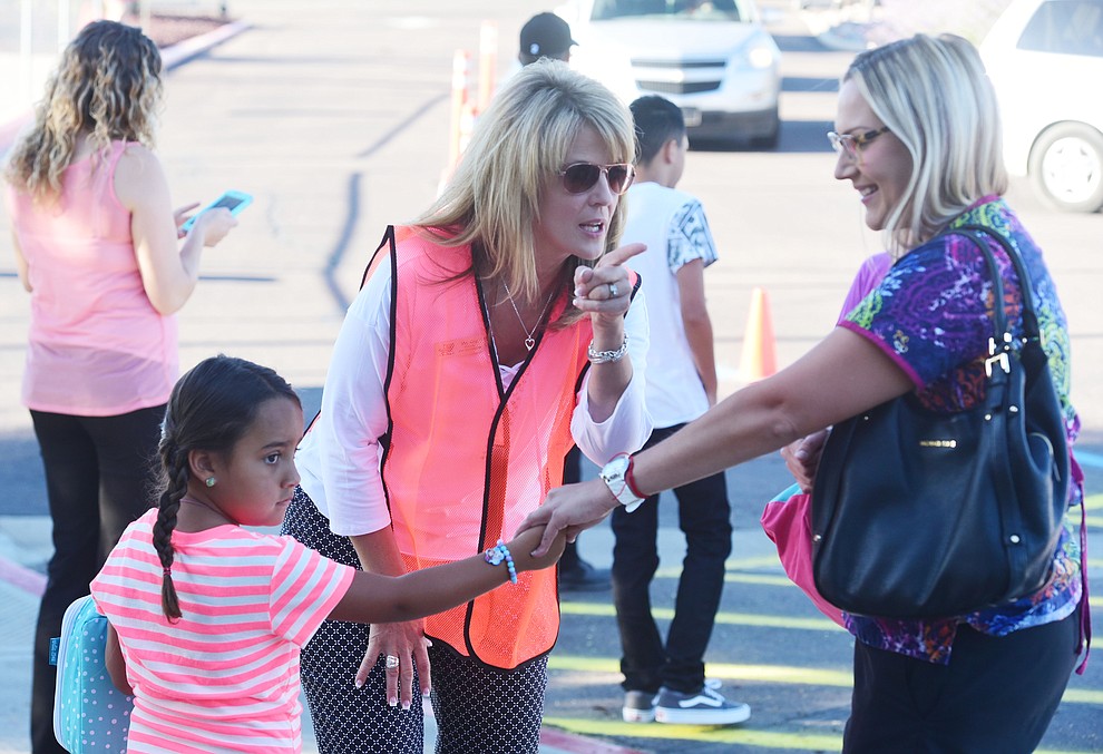 Principal Brandy Cox helps Khloe Alaniz and Brittany Hofeld find the classroom at Territorial Elementary School in Chino Valley Tuesday, August 8. (Les Stukenberg/The Daily Courier).