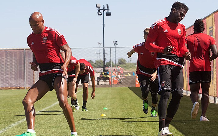 Phoenix Rising FC players Jordan Stewart (left) and Jason Johnson (right) train in the heat, even though the conditions are often above 100 degrees. Many players see it as an advantage. (Photo by John Arlia/Cronkite News)