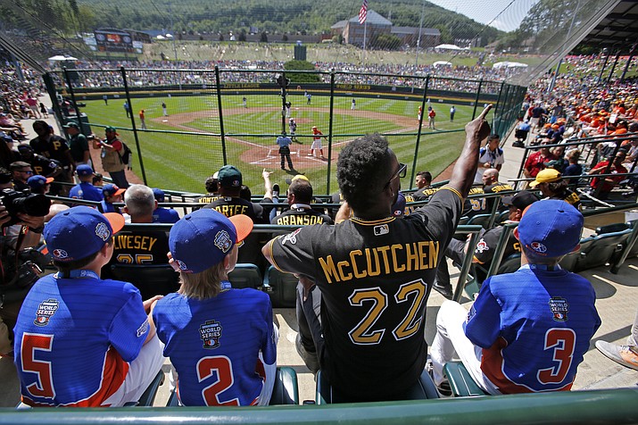 Cardinals, Pirates take in Little League spectacle