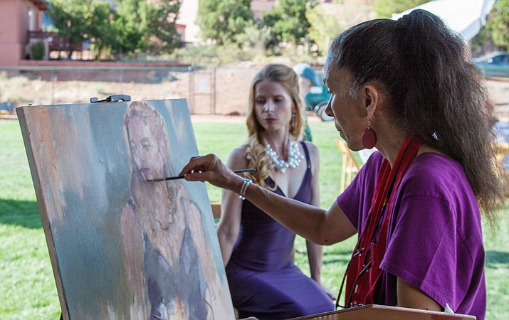 Gretchen Lopez painting from life at Sedona Winefest. 