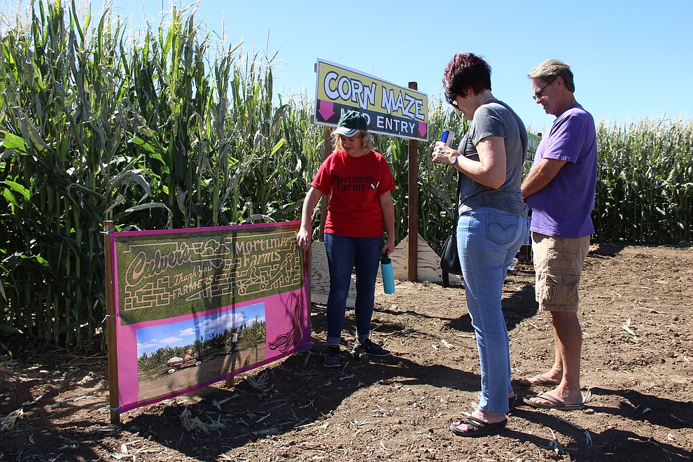 6).Mortimer Farms employee Jaicia Mills describes to Carole Marx and Lester Terrell how the farm’s 15-acre corn maze works. It features three levels of difficulty. (Max Efrein/Courier)