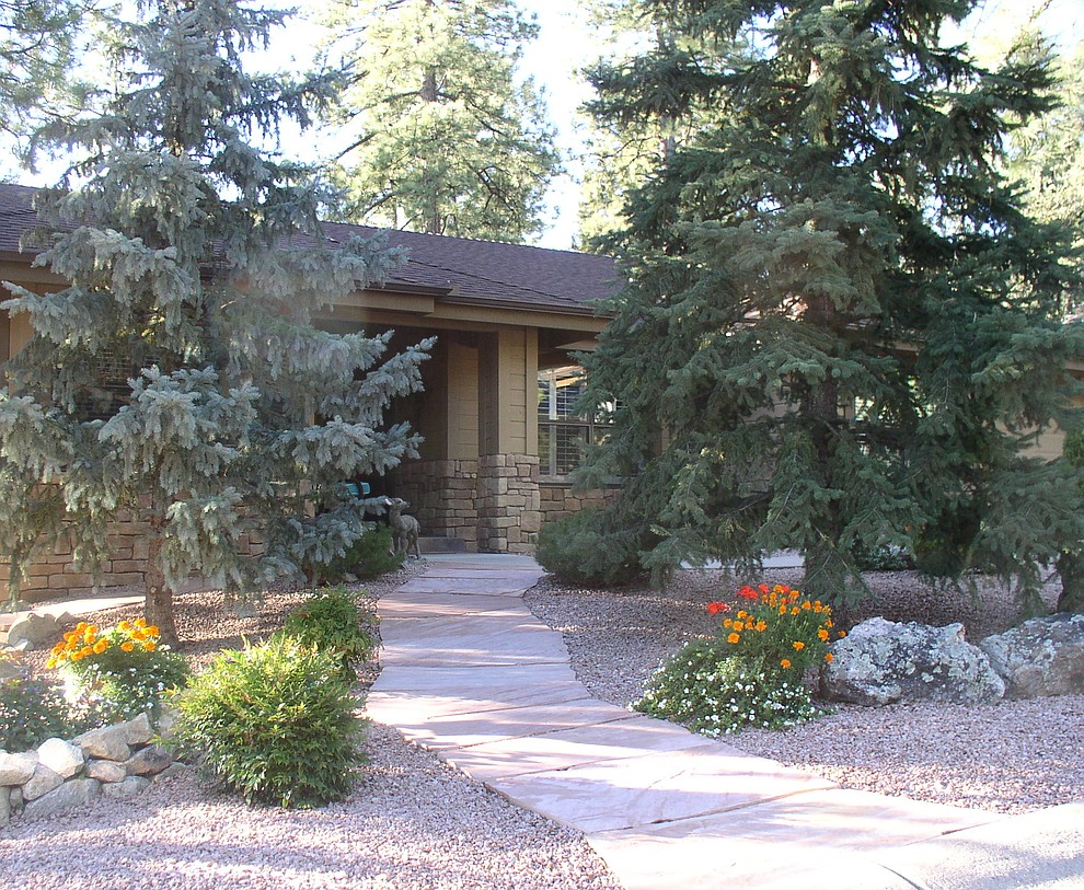 Alta Vista Garden Club selected the home of Linda and Don Hall, 1909 Timber Point West, as its Garden of the Month. (AVGC/Courtesy)