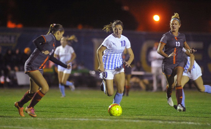 College Soccer Eagles Soar Past Ottawa 5 0 The Daily Courier