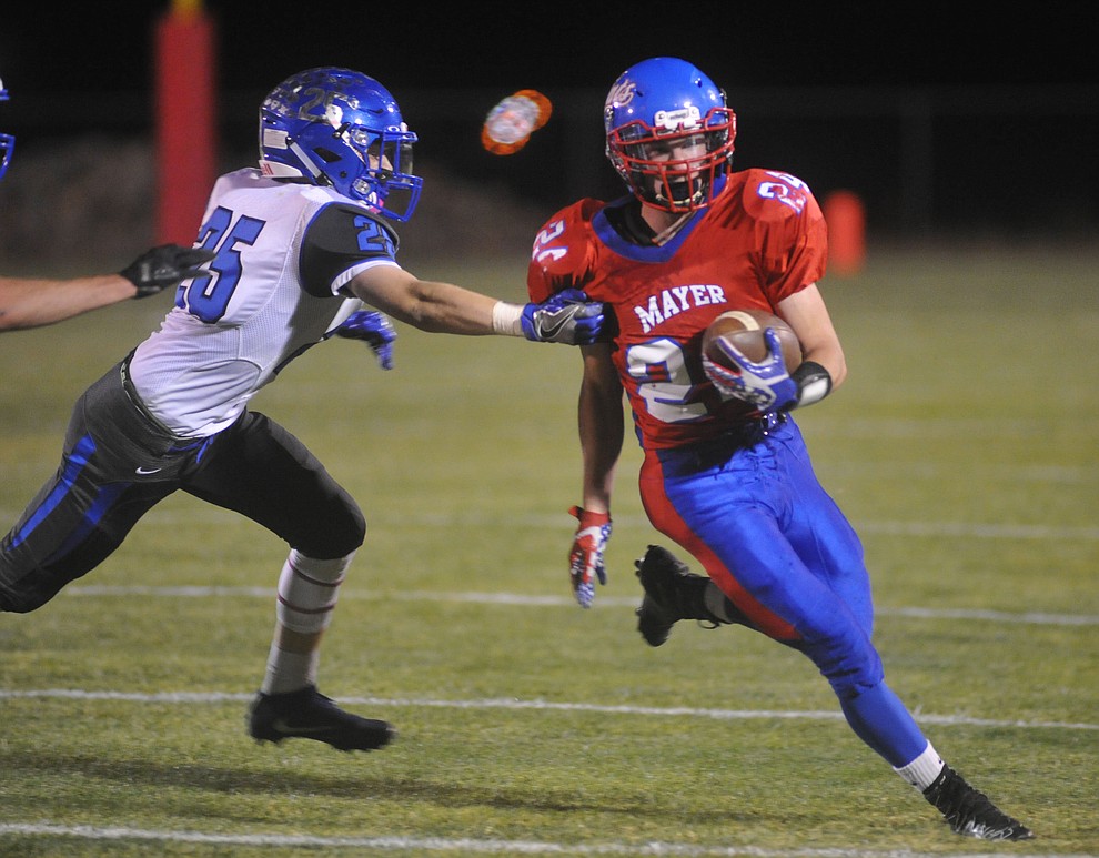 Mayer's Dade Herbert (24) runs for big yards as the Wildcats faced the Bagdad Sultans Friday night in a matchup of top 4 teams in the AIA 1A rankings in Mayer. (Les Stukenberg/Courier)