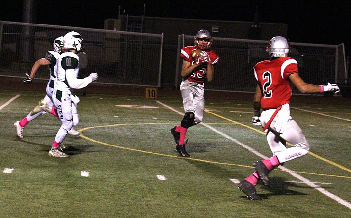 Mingus junior Chaz Taylor catches a 41-yard touchdown pass during the Marauders’ 41-10 win over Flagstaff on Friday night at home. Taylor had three catches for 94 yards. (VVN/James Kelley)