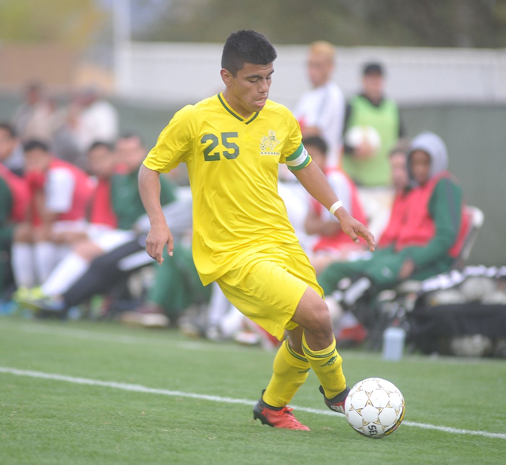 Yavapai's Jose Perez Flores (25) moves the ball down the sideline as the Roughriders take on Mercer County Community College in the second round of the NJCAA Division 1 National Championship Wednesday afternoon in Prescott Valley. (Les Stukenberg/Courier)