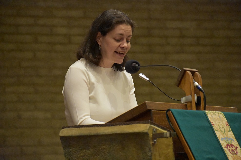 Rabbi Jessica Rosenthal of Temple B'rith Shalom speaks during the fourth annual interfaith Celebration of Thanks event on Nov. 16, 2017 at Sacred Heart Church in Prescott. (Richard Haddad/WNI)