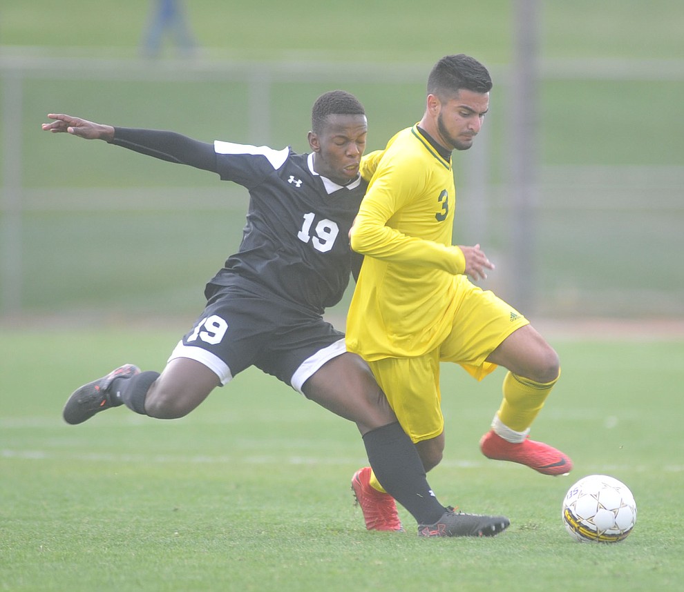 Yavapai's Ziyad Fares moves the ball upfield as the Roughriders take on Tyler Community College in the semifinals of the NJCAA Division 1 Men's National Championship in Prescott Valley Friday afternoon. (Les Stukenberg/Courier)