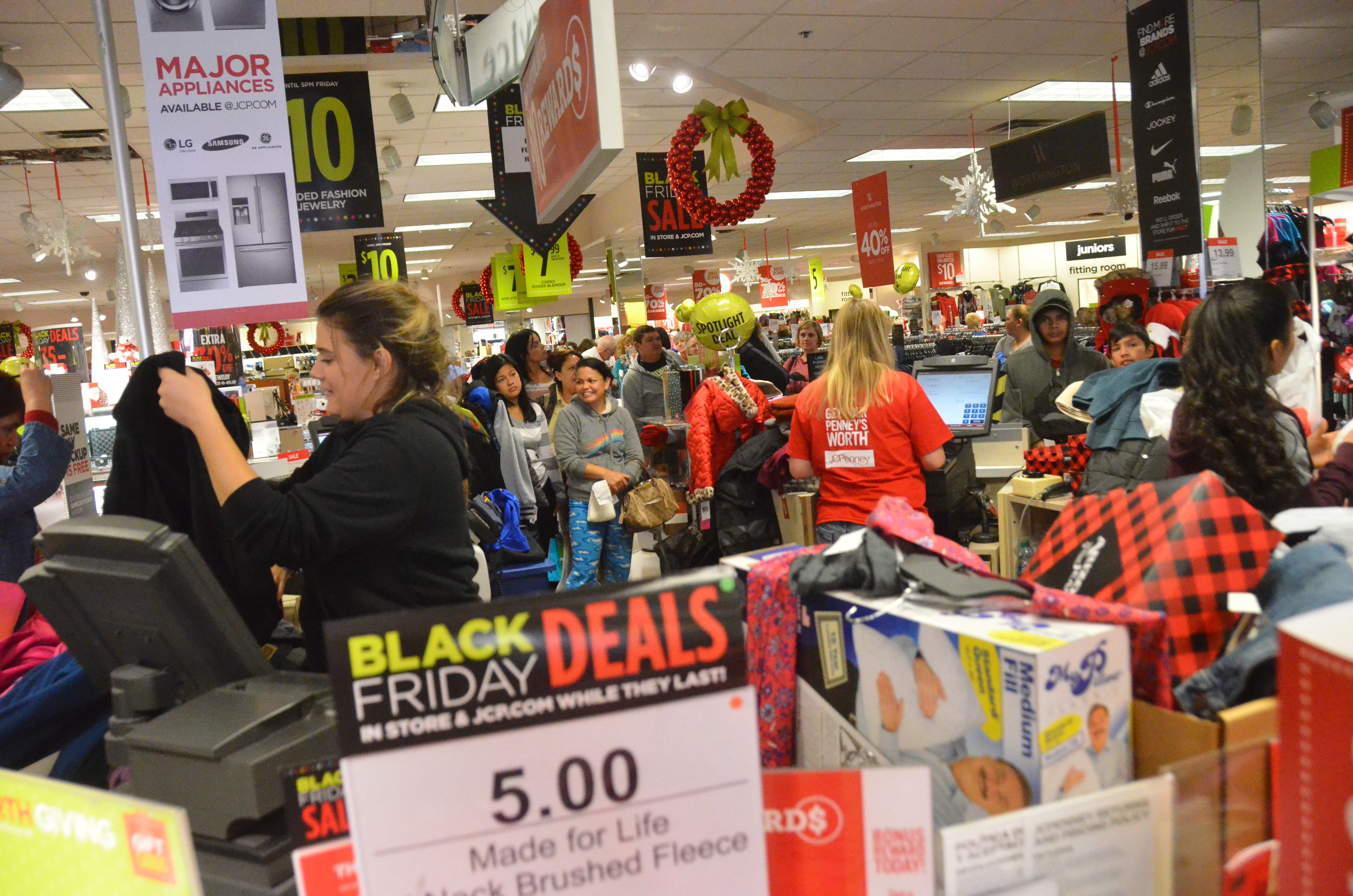 Here are seven area stores offering Black Friday deals The Verde