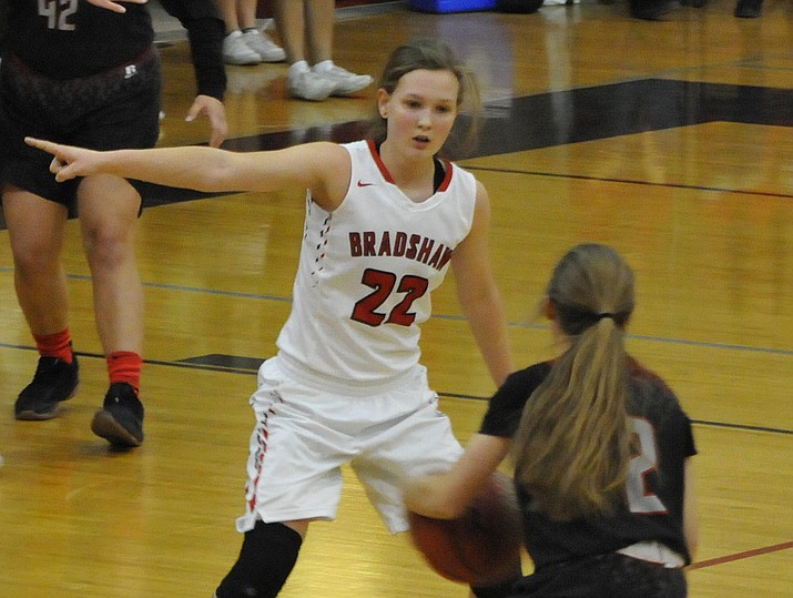 Bradshaw Mountain’s Mica Nellis (22) squares off defensively against Coconino’s Kenzie Palmer (2) in a Grand Canyon region game Friday, Jan. 12, 2018, in Prescott Valley. (Doug Cook/Courier)