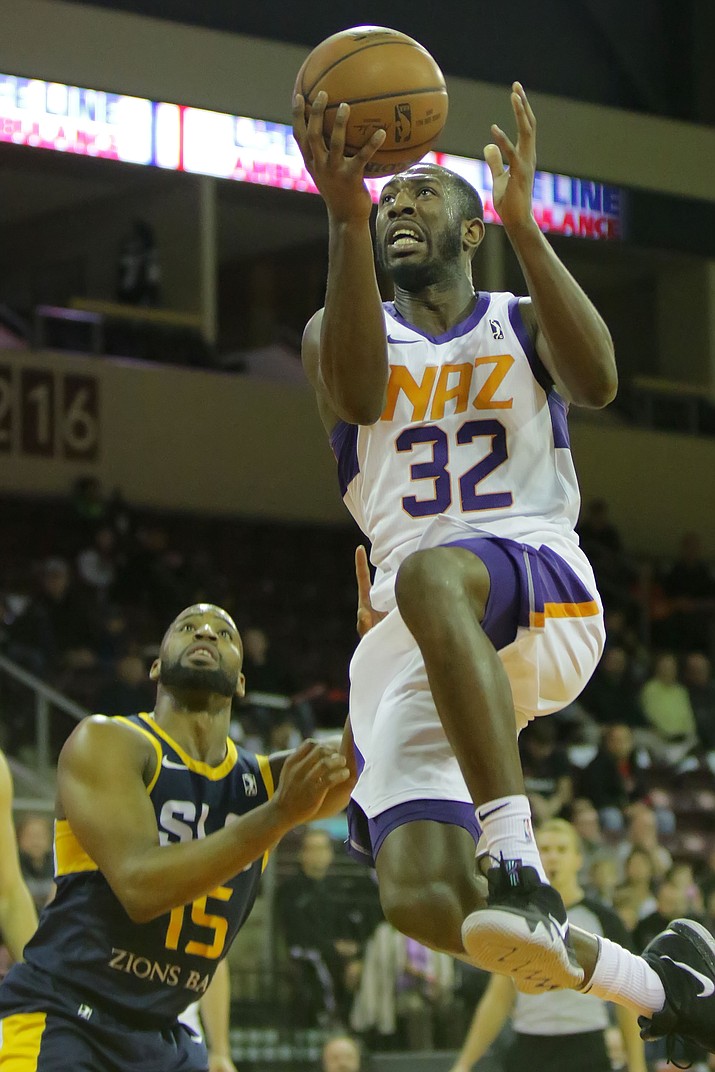 Strong-forward Davon Reed (32), assigned to the Northern Arizona Suns from Phoenix on Saturday, goes for 2 as the NAZ Suns take on the Salt Lake City Stars, Saturday, Jan. 20, 2018, at the Prescott Valley Event Center. (Matt Hinshaw/NAZ Suns)