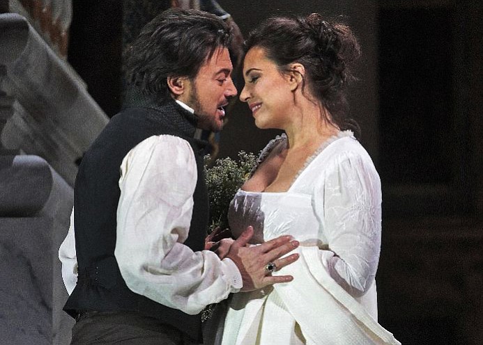 Rivaling the splendor of Franco Zeffirelli’s set and costumes of the Napoleonic era, Sir David McVicar’s ravishing new production of “Tosca” offers a splendid backdrop for the extraordinary soprano Sonya Yoncheva in the title role of the jealous prima donna.