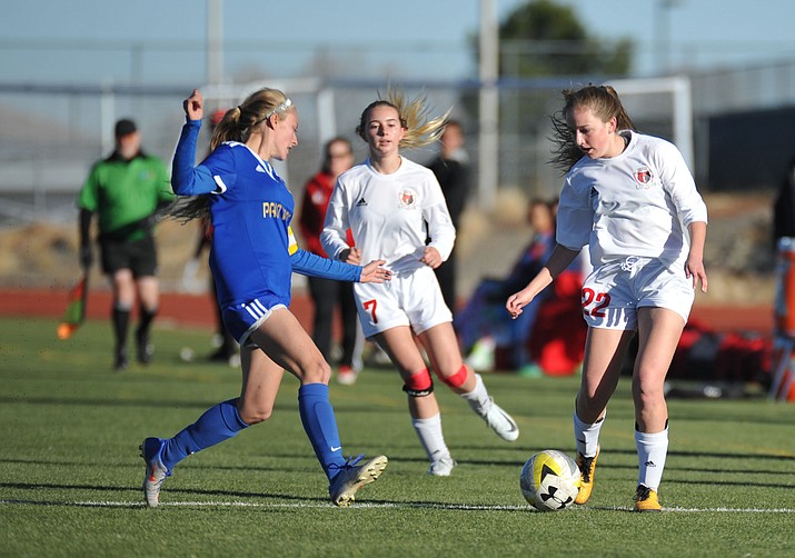 Bradshaw Mountain’s Hailey Denham moves the ball up the field against Palo Verde Magnet in a 4A conference play-in match Thursday, Jan. 25, 2018, in Prescott Valley. (Les Stukenberg/Courier)