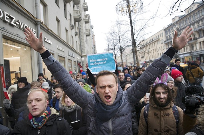 Russian opposition leader Alexei Navalny, centre, attends a rally in Moscow, Russia, Sunday, Jan. 28, 2018. Navalny was arrested Sunday in Moscow while walking with protesters, as protests take place across the country. (AP Photo/Evgeny Feldman)