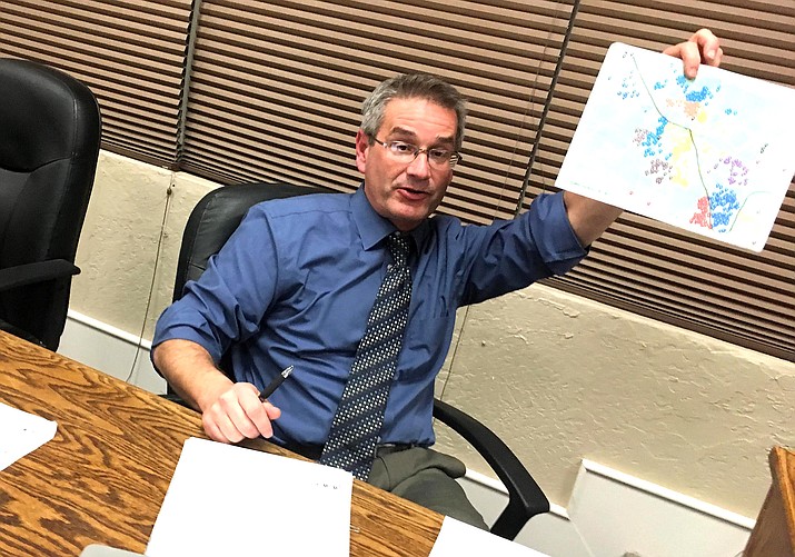 Cottonwood-Oak Creek Superintendent Steve King presents information connected to the district’s plan to realign three schools into K-8 schools. (Photo by Bill Helm)