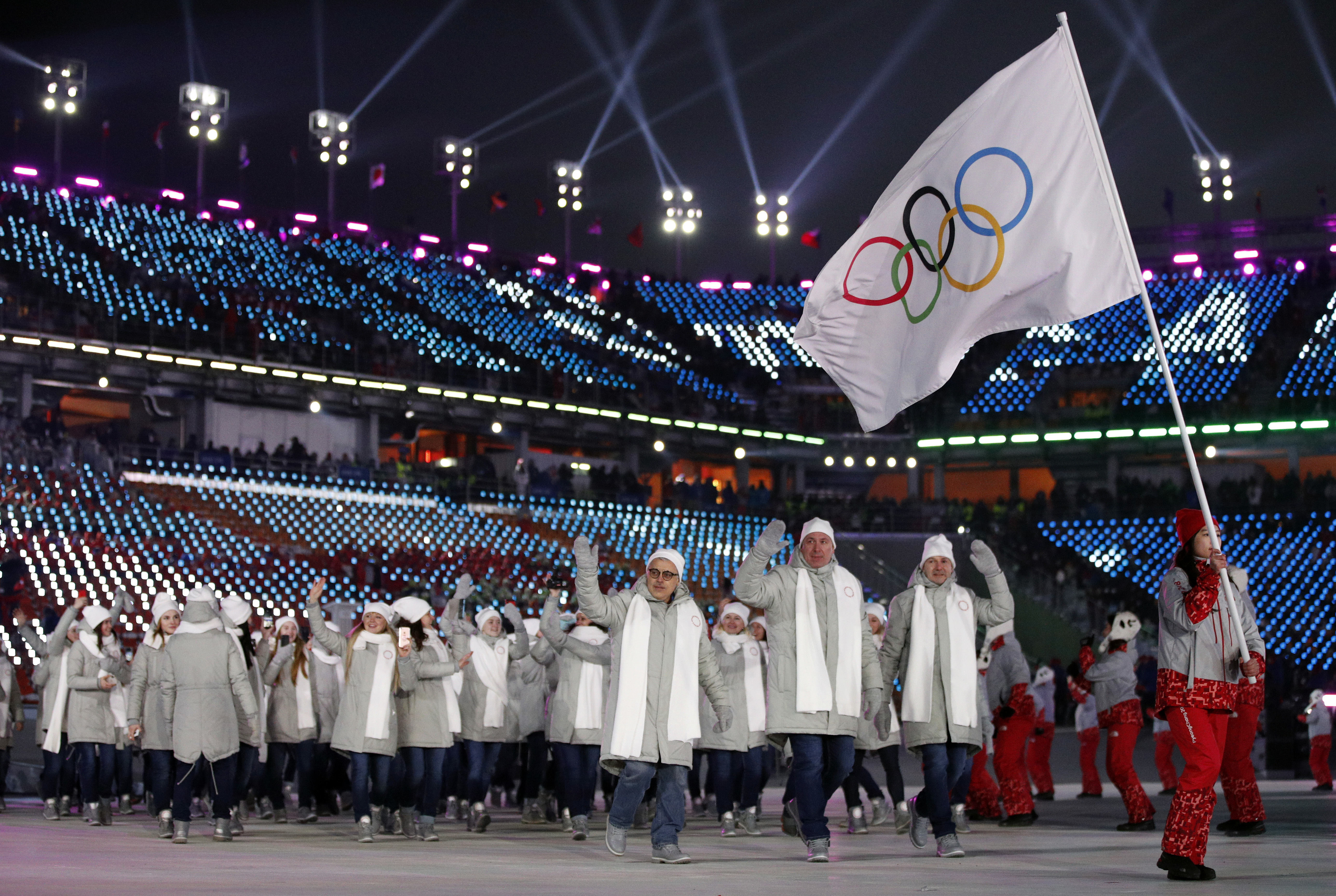 Традиционно выпускают на открытии олимпийских игр