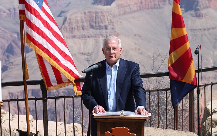 Donald Brandt, APS president and chairman of the board, announced a gift of $276,000 to the Grand Canyon Association April 4. The gift will fund the relaunch of the Field School program for underserved youth. (Erin Ford/WGCN)