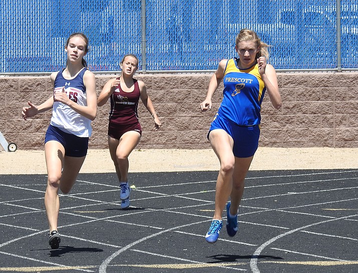 Prescott’s Molly Courtright, far right, runs in an unknown event at the Pioneer Invitational on Saturday, April 14, 2018, in Phoenix. (John Bradley/Courtesy)