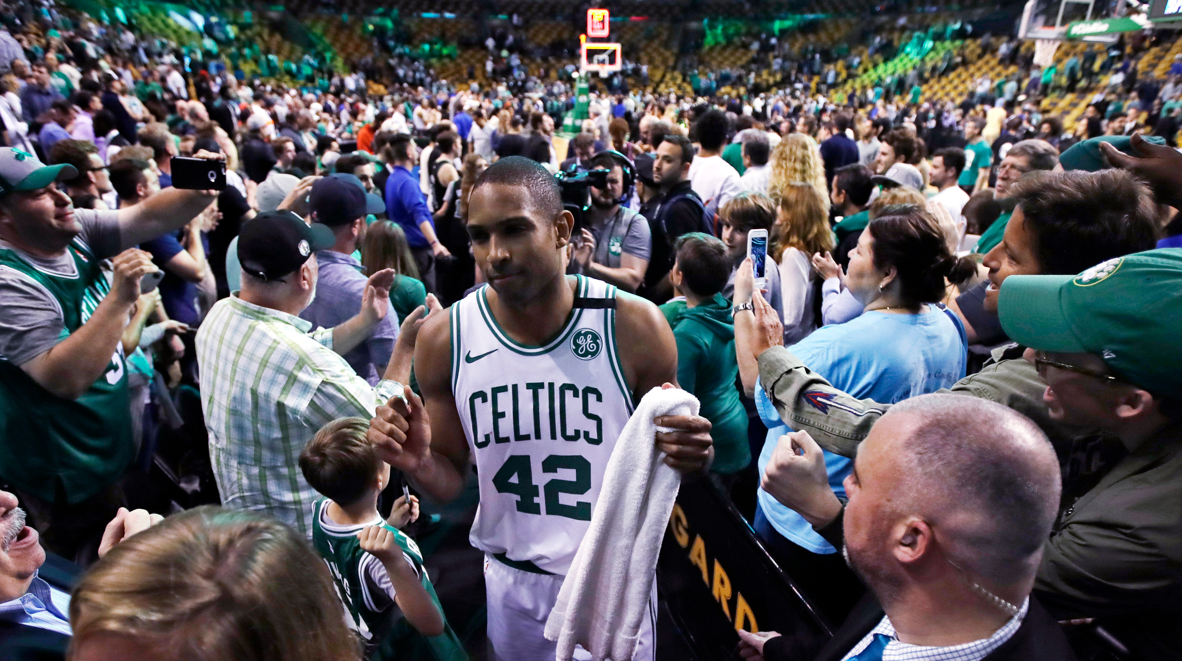 LEBRON stare Celtics.