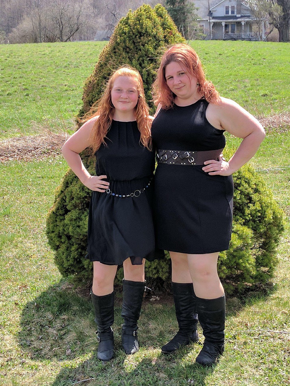 Sue Smith age 32.Natasha Smith age 17