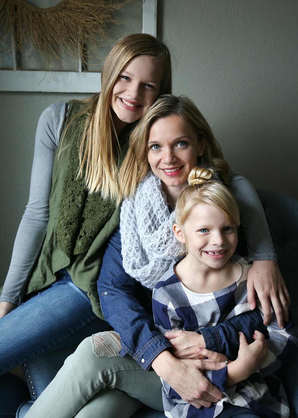 Jaidyn age 14 (daughter).Jillian age 8 (daughter).Paula Manier (mom)