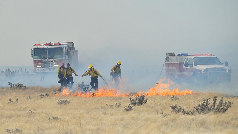 The Viewpoint Fire started along Highway 89A in Prescott Valley Friday morning, May 11, 2018. The fire, driven by a sustained wind, headed north into the Poquito Valley area. (Les Stukenberg/Courier)