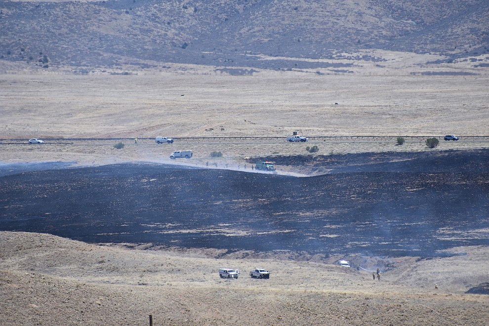 Fire crews battle a wildland fire along Fain Road in Prescott Valley Monday, May 14, 2018. The fire, which began near the intersection of Fain Road and Lakeshore Drive around 10 a.m. spread along open grasslands, initially alarming residents in the nearby Superstition Hills neighborhood. (Richard Haddad/WNI)