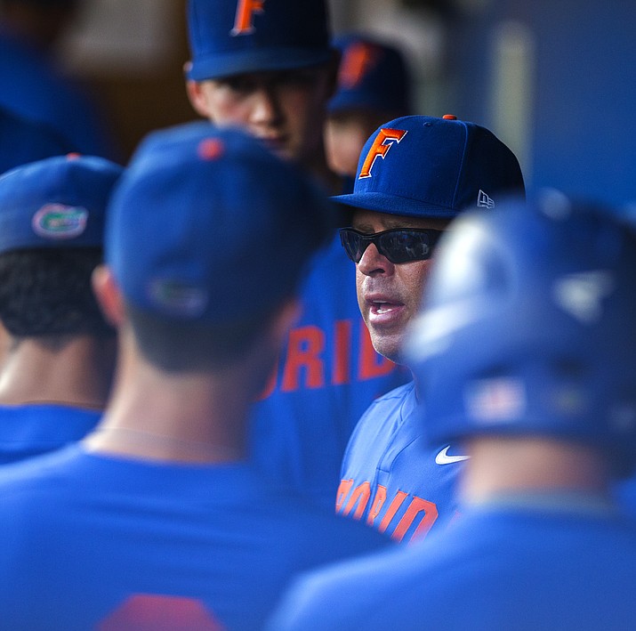 Florida head coach Kevin O’ Sullivan talks to his players in the dugout in Game 1 of the NCAA Regionals baseball final against FAU, Monday, June 4, 2018, at McKethan Stadium in Gainesville, Fla. (Cyndi Chambers/The Gainesville Sun, via AP)