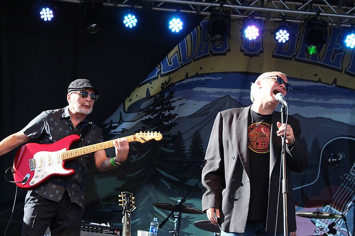 Frontman Curtis Salgado with guitarist Alan Hager att eh Flagstaff Blues and Brews Festival. (Stan Bindell/NHO)