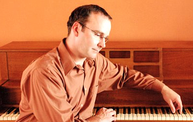 David Vincent Mills has performed as a piano soloist, as well as a member of many Jazz, R&B, and Rock bands, in numerous clubs, resorts and weddings throughout California and Arizona.