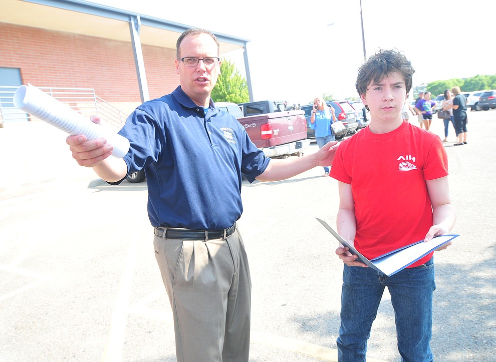 Principal Mark Goligoski directs Matthew Stritmatter to the Ruth Street Theatre during freshman orientation at Prescott High School Tuesday, July 31, 2018. (Les Stukenberg/Courier)