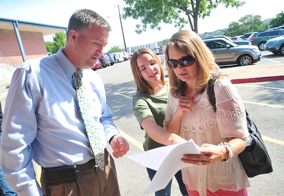 Assistant Principal Clark Tenney helps Kammi and Katy Kimball during freshman orientation at Prescott High School Tuesday, July 31, 2018. (Les Stukenberg/Courier)