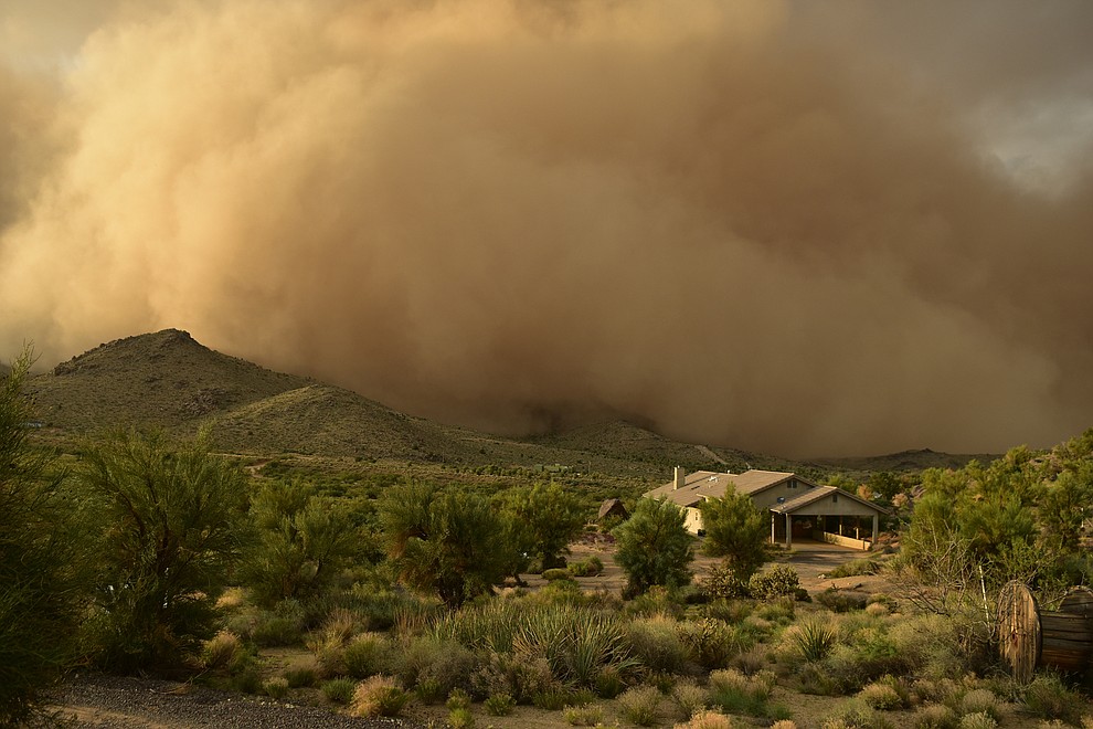 The photographer took this photo of the haboob that came into Kingman Thursday night, Aug. 9, 2018. (Submitted photo by Zen Mocarski)