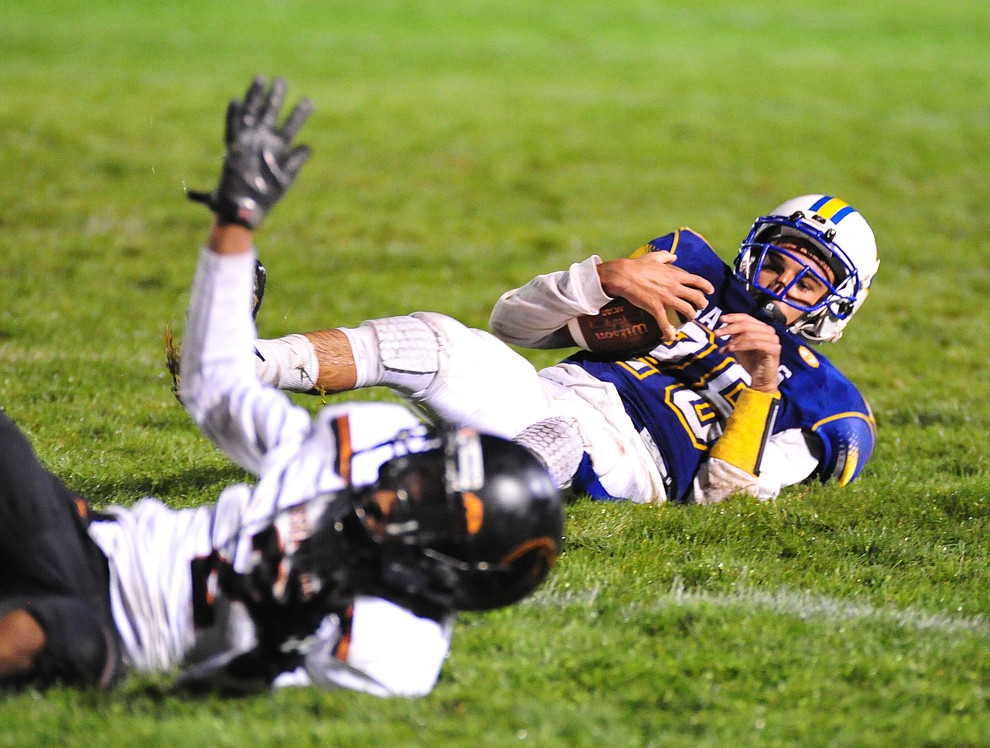 Prescott's Dellin Boyd makes a catch as the Badgers take on Desert Edge Friday August 17, 2018 to open the 2018 football season. (Les Stukenberg/Courier)