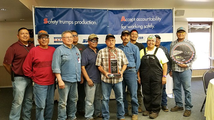 https://westernnews.media.clients.ellingtoncms.com/img/photos/2018/08/21/george_hardeen_RR_workers_with_trophy_t715.jpg?529764a1de2bdd0f74a9fb4f856b01a9d617b3e9