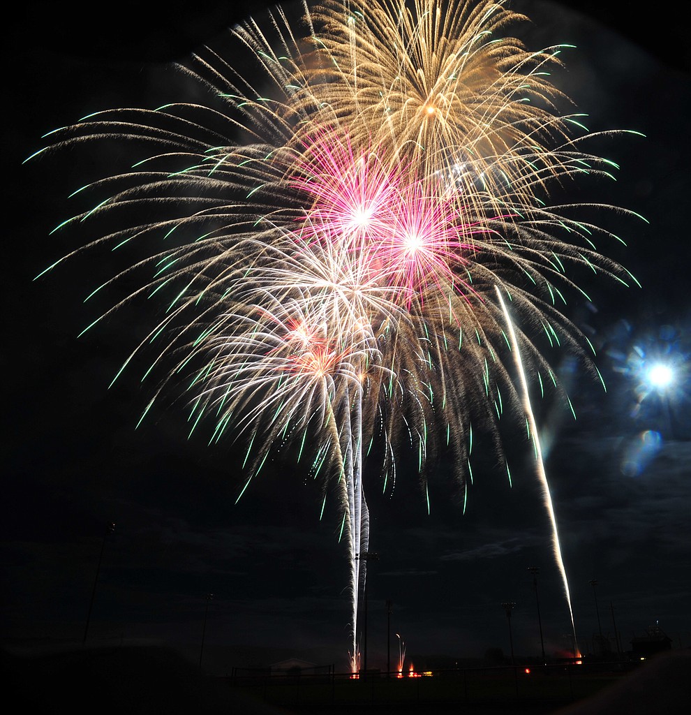 Prescott Valley celebrated their 40th anniversary with a 40 minute fireworks display at Mountain Valley Park Saturday, August 25, 2018. (Les Stukenberg/Courier)