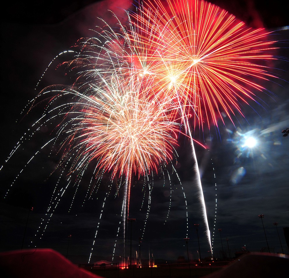 Prescott Valley celebrated their 40th anniversary with a 40 minute fireworks display at Mountain Valley Park Saturday, August 25, 2018. (Les Stukenberg/Courier)