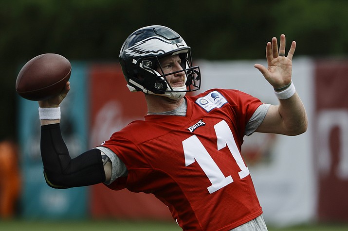 In this Aug. 21, 2018, file photo, Philadelphia Eagles' quarterback Carson Wentz throws during practice at the team's NFL football training facility in Philadelphia. Carson Wentz has been cleared to return and is slated to start for the Eagles against Indianapolis in Week 3. (Matt Rourke/AP, file)