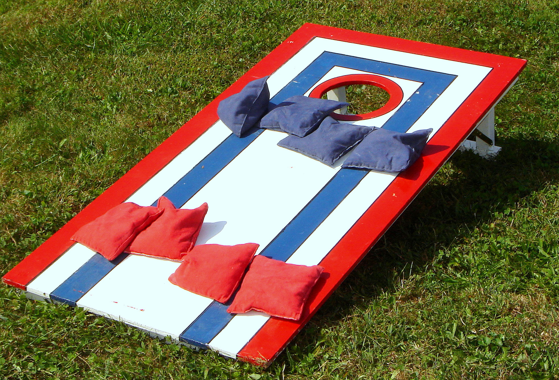 An ‘upgraded bean bag toss’ turned community fundraiser Kingman Daily