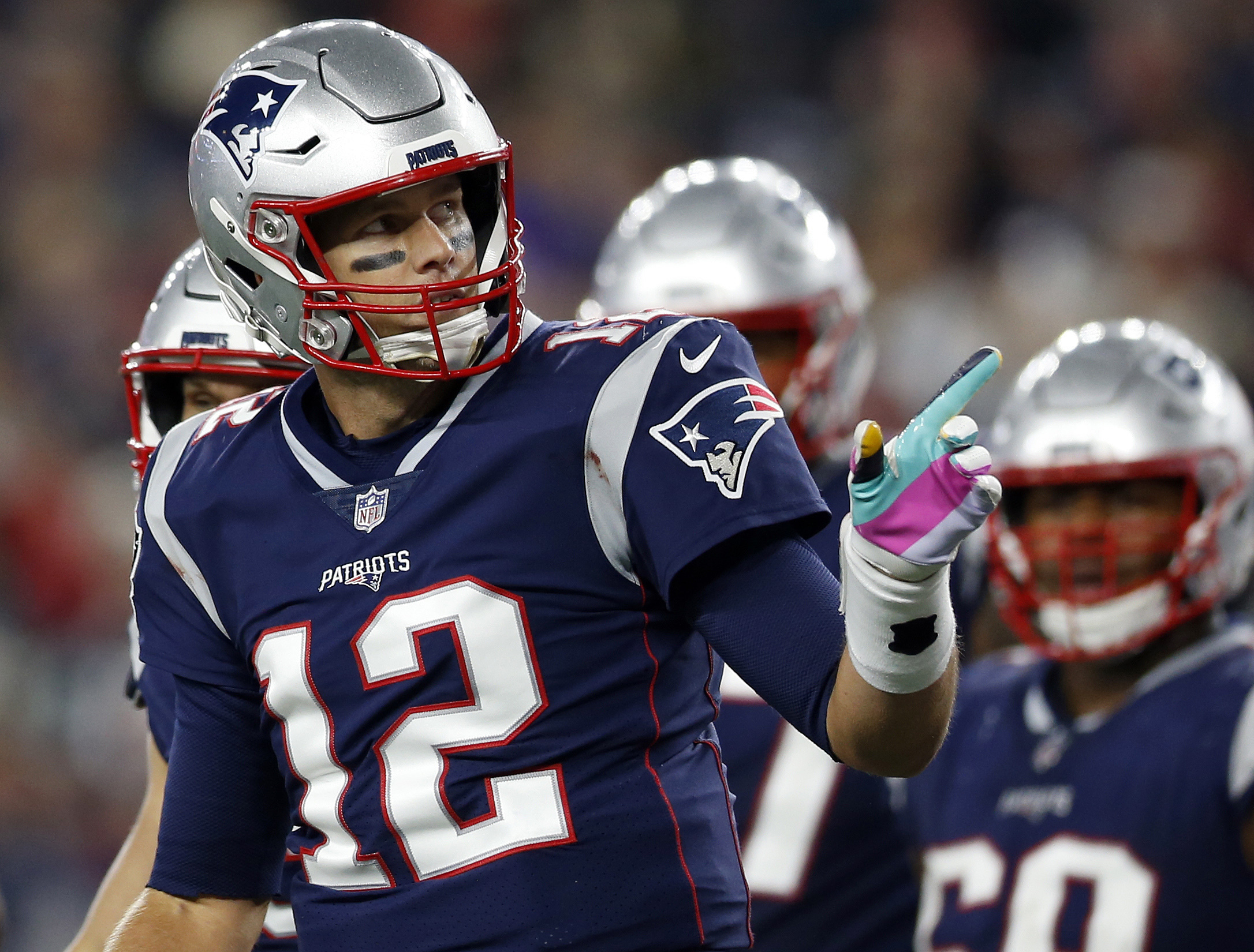 NFL roundup: Patriots top Chiefs for wild 43-40 win